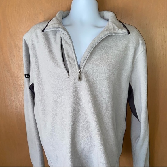 PING fleece half zipper fleece offers a deep breast pocket and wicking vents. - Picture 2 of 7